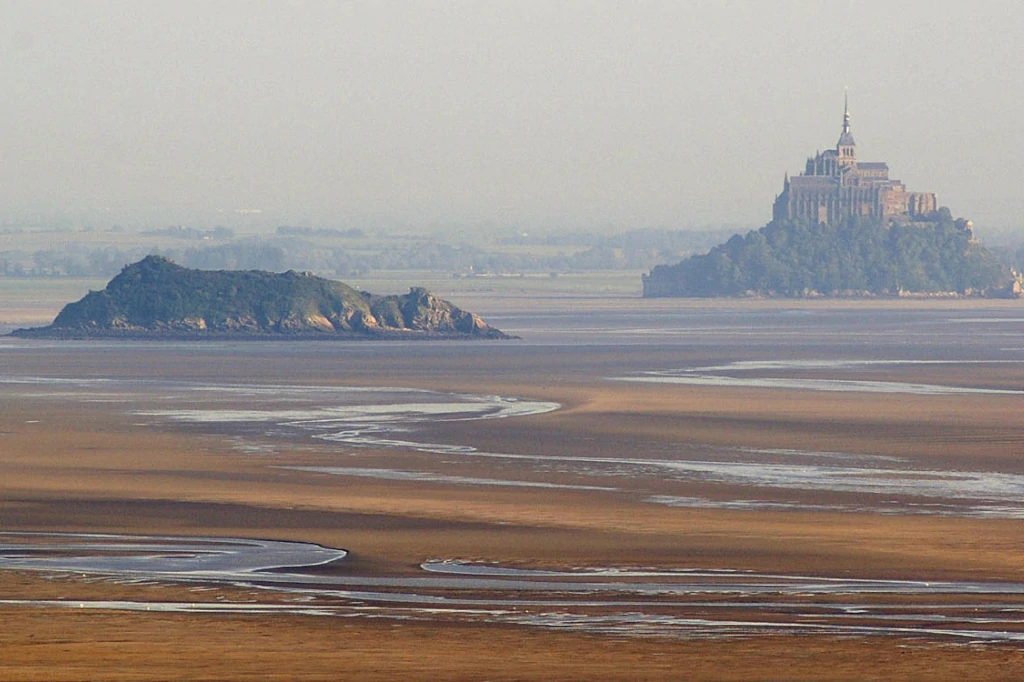 Vue de Tombelaine et du Mont-Saint-Michel