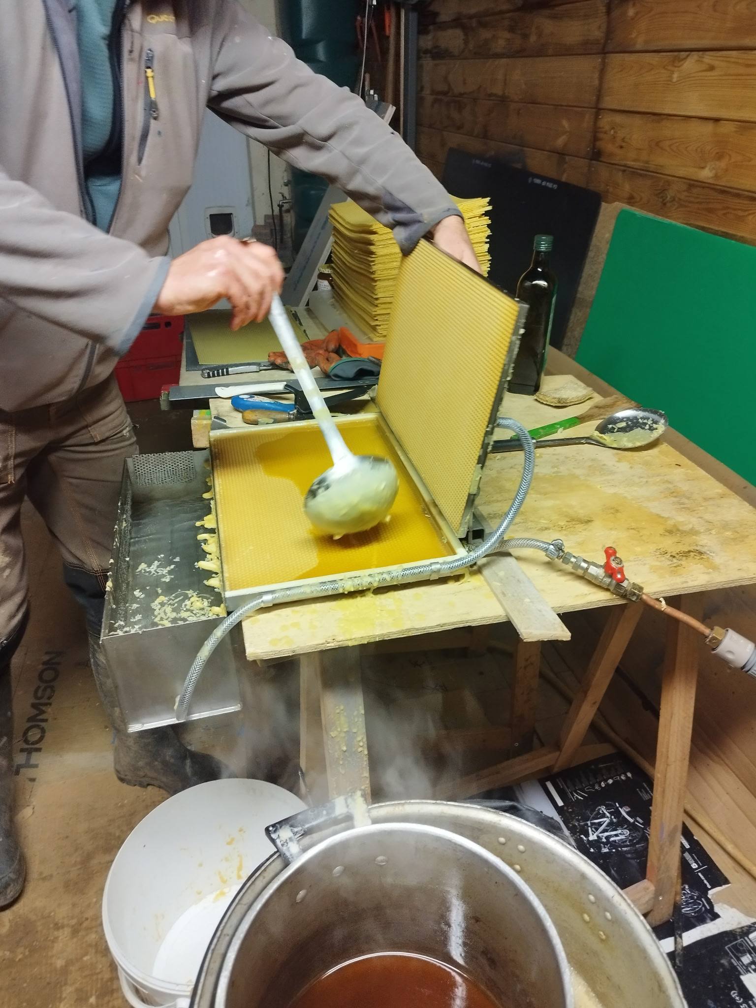 Julien Avril (Gambettes en Baie) prépare la saison 2026. Apiculture et Traversée de la Baie